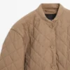 Chaqueta acolchada corta y ligera Chaqueta acolchada corta y ligera