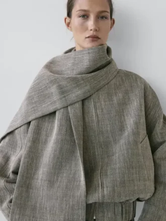 Chaqueta bomber con efecto moteado y bufanda