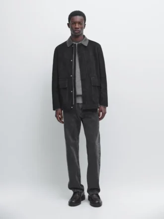 Chaqueta con detalles de bolsillos de gamuza