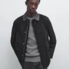 Chaqueta con detalles de bolsillos de gamuza Chaqueta con detalles de bolsillos de gamuza