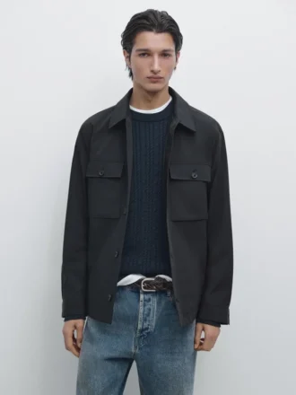 Chaqueta corta con detalles de bolsillos