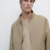Chaqueta corta con detalles de bolsillos Chaqueta corta con detalles de bolsillos
