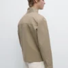 Chaqueta corta con detalles de bolsillos Chaqueta corta con detalles de bolsillos