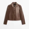 Chaqueta corta de piel napa