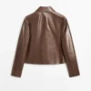 Chaqueta corta de piel napa