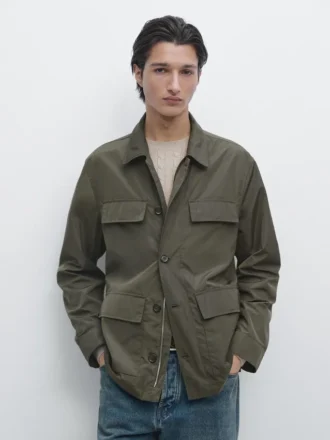 Chaqueta ligera con bolsillos