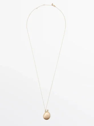 Collar con colgante de metal