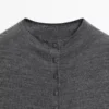 Cárdigan de cuello alto con botones cubiertos Cárdigan de cuello alto con botones cubiertos