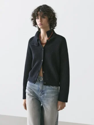 Cárdigan de punto de algodón con cuello alto