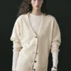 Cárdigan de punto de alpaca y lana con cuello en V Cárdigan de punto de alpaca y lana con cuello en V