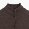 Cárdigan de punto de lana con cuello alto Cárdigan de punto de lana con cuello alto