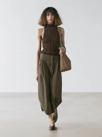 Falda midi con pliegues de caja