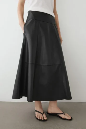 Falda midi de piel napa con costuras