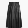 Falda midi de piel napa con costuras Falda midi de piel napa con costuras