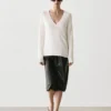 Falda midi de piel napa con detalle de encaje Falda midi de piel napa con detalle de encaje