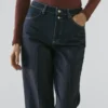 Jeans acampanados de cintura alta Jeans acampanados de cintura alta