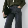 Jeans acampanados de cintura alta Jeans acampanados de cintura alta