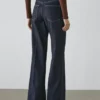 Jeans acampanados de cintura alta Jeans acampanados de cintura alta