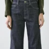 Jeans acampanados de cintura alta Jeans acampanados de cintura alta