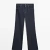 Jeans acampanados de cintura alta Jeans acampanados de cintura alta