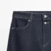 Jeans acampanados de cintura alta Jeans acampanados de cintura alta