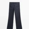 Jeans acampanados de cintura alta Jeans acampanados de cintura alta