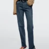 Jeans cómodos de cintura alta y pierna recta Jeans cómodos de cintura alta y pierna recta