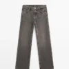 Jeans de corte recto y talle bajo Jeans de corte recto y talle bajo
