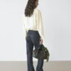Jeans de talle alto con corte acampanado y bolsillos Jeans de talle alto con corte acampanado y bolsillos