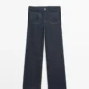 Jeans de talle alto con corte acampanado y bolsillos Jeans de talle alto con corte acampanado y bolsillos
