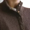 Jerséu de punto de cuello alto con botones a presión Jerséu de punto de cuello alto con botones a presión