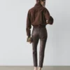Leggings de piel napa con detalles elásticos Leggings de piel napa con detalles elásticos