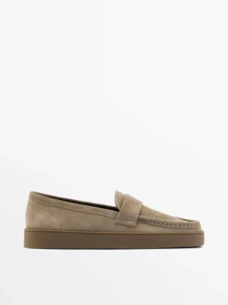 Mocasines de piel serraje con suela color caramelo
