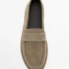 Mocasines de piel serraje con suela color caramelo Mocasines de piel serraje con suela color caramelo