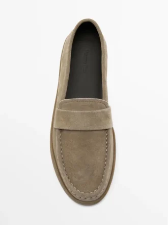 Mocasines de piel serraje con suela color caramelo