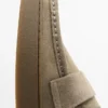Mocasines de piel serraje con suela color caramelo Mocasines de piel serraje con suela color caramelo