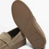 Mocasines de piel serraje con suela color caramelo Mocasines de piel serraje con suela color caramelo