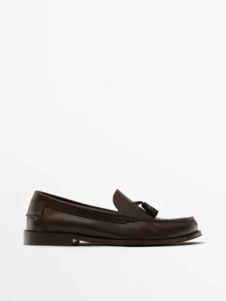 Mocasines de piel suave aceitada con borlas
