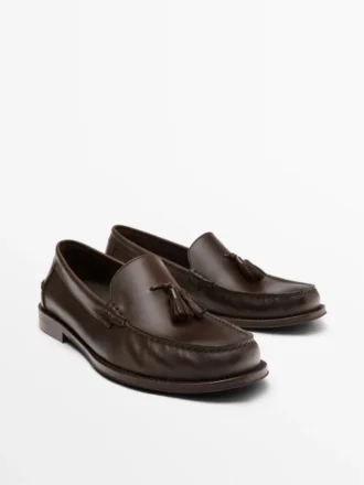 Mocasines de piel suave aceitada con borlas