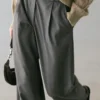 Pantalones a rayas con pinzas Pantalones a rayas con pinzas