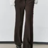 Pantalones acampanados con bolsillo Pantalones acampanados con bolsillo