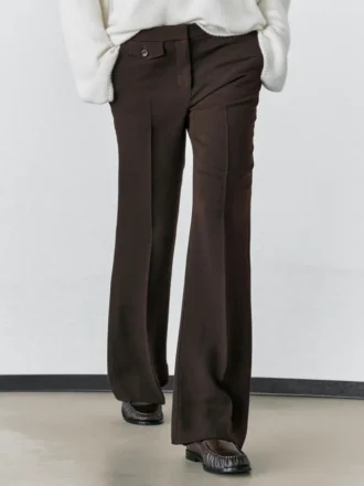 Pantalones acampanados con bolsillo