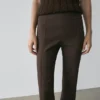 Pantalones acampanados con bolsillo Pantalones acampanados con bolsillo