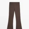 Pantalones acampanados con bolsillo Pantalones acampanados con bolsillo