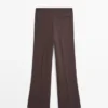 Pantalones acampanados con bolsillo Pantalones acampanados con bolsillo