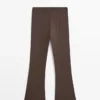 Pantalones acampanados con bolsillo Pantalones acampanados con bolsillo