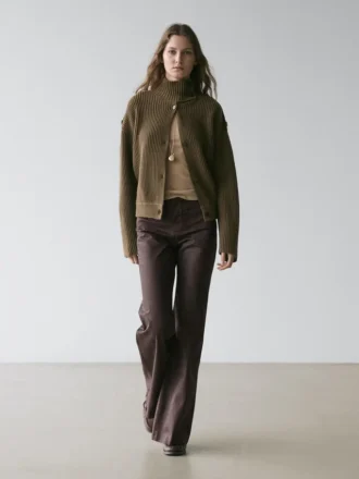 Pantalones acampanados encerados