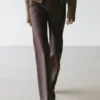 Pantalones acampanados encerados Pantalones acampanados encerados