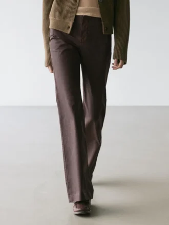 Pantalones acampanados encerados