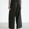 Pantalones cortos de pierna ancha de lana elástica Pantalones cortos de pierna ancha de lana elástica